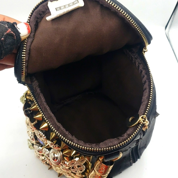 USED CONDITION BAG SIZE 7X6 COLOR BLACK WITH LOTS OF JEWEL THIS BAG NOT LEATHER - Picture 14 of 15